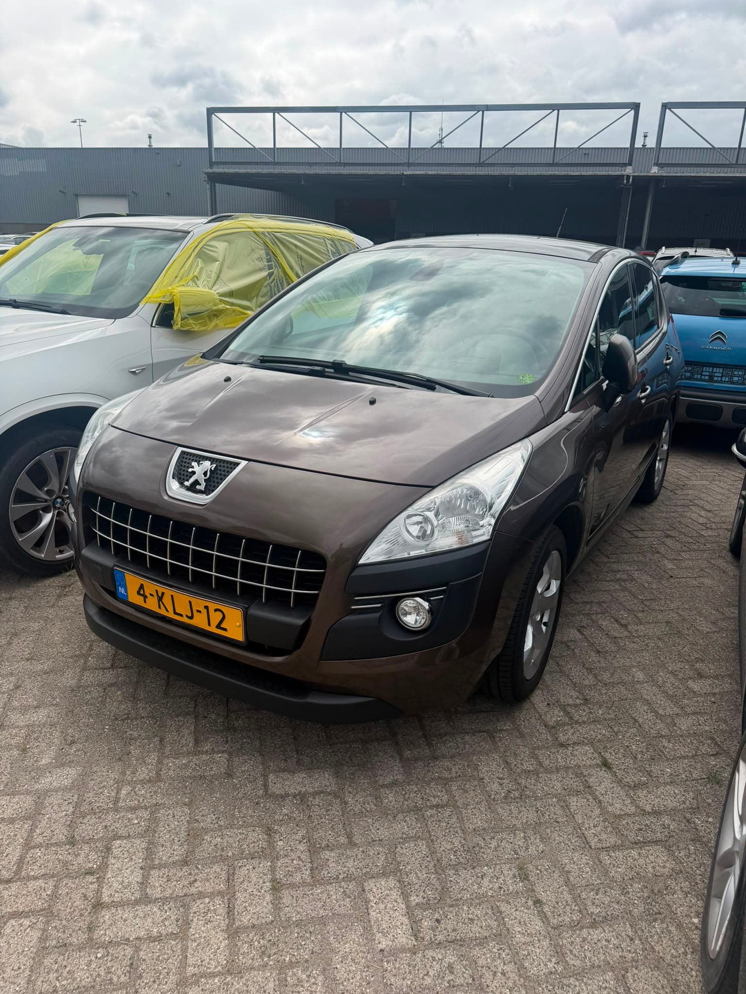 car-image