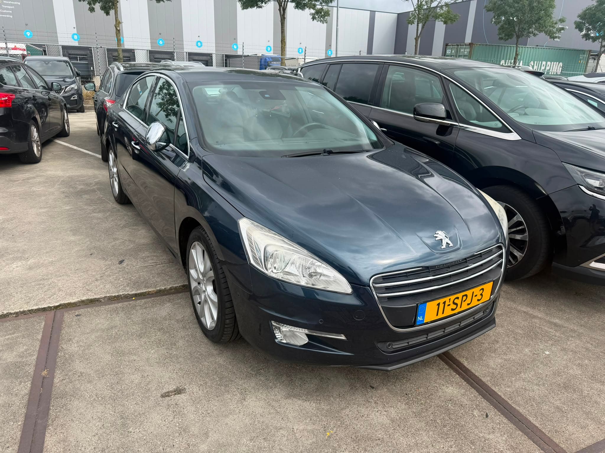car-image