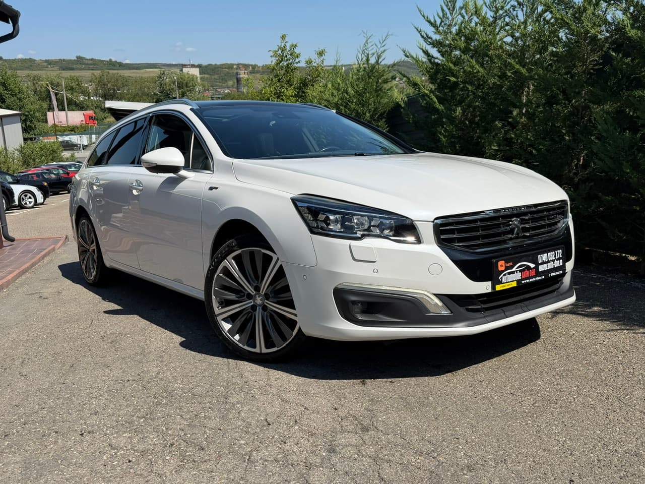 car-image