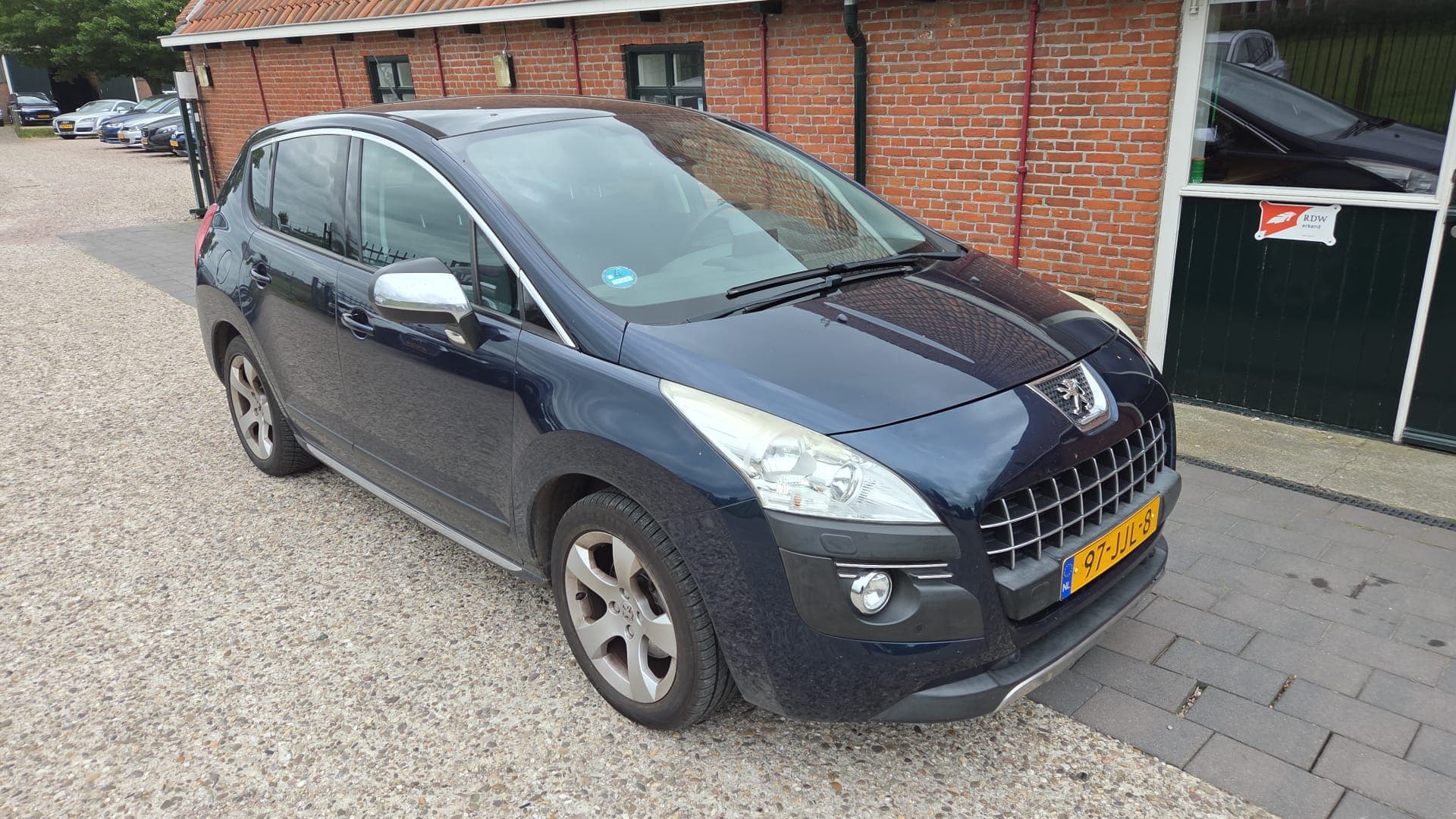 car-image