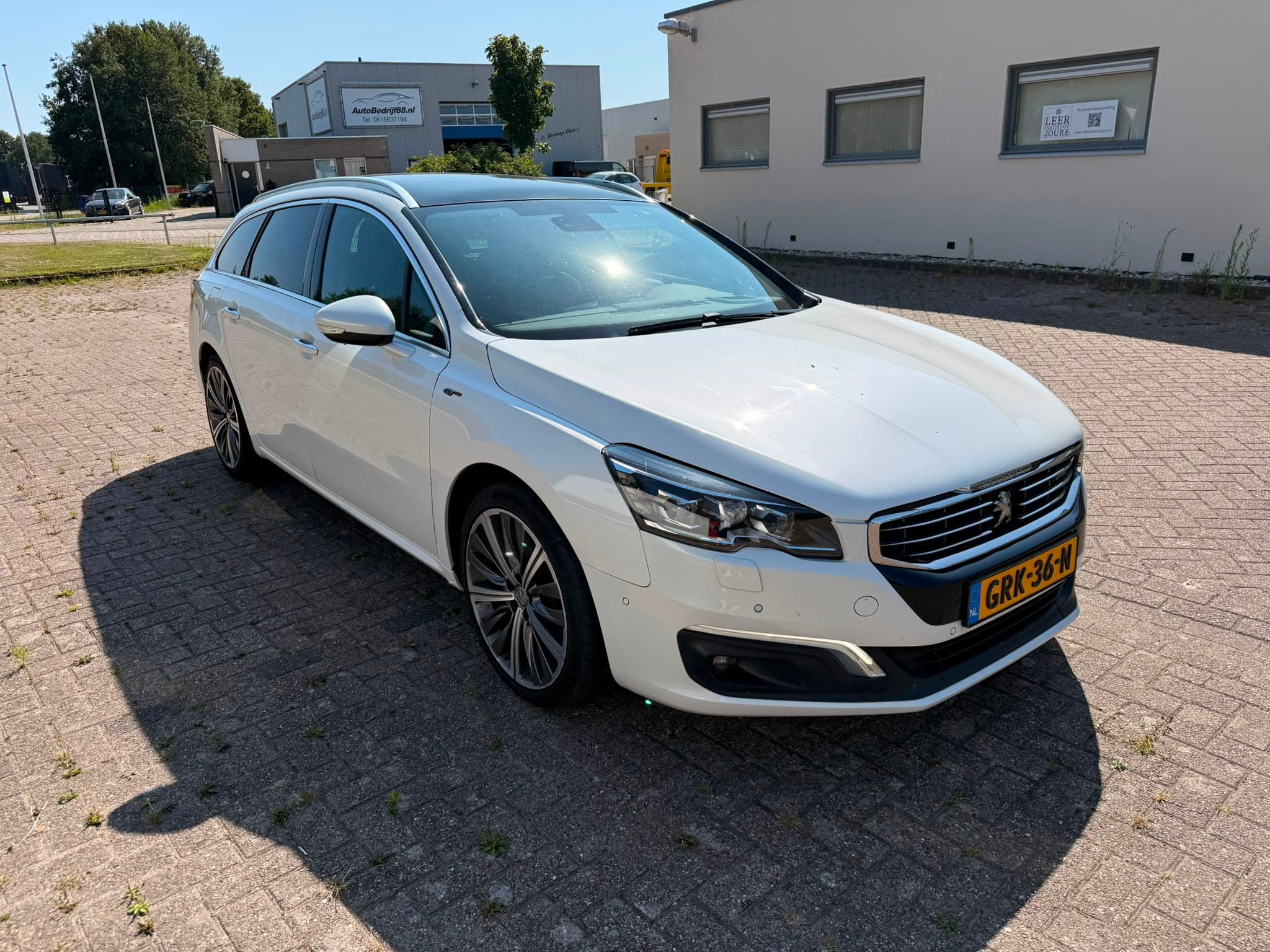 car-image