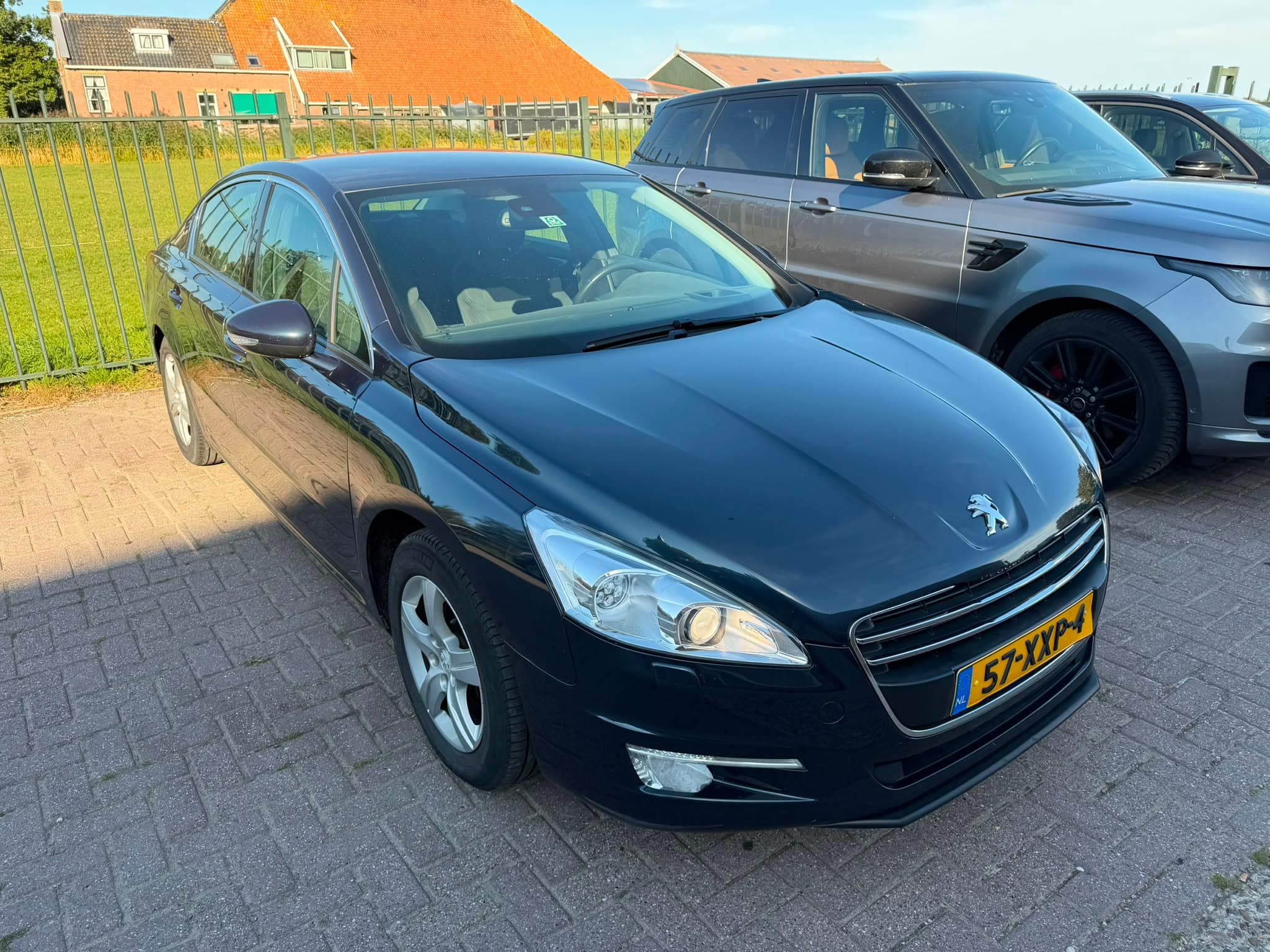 car-image