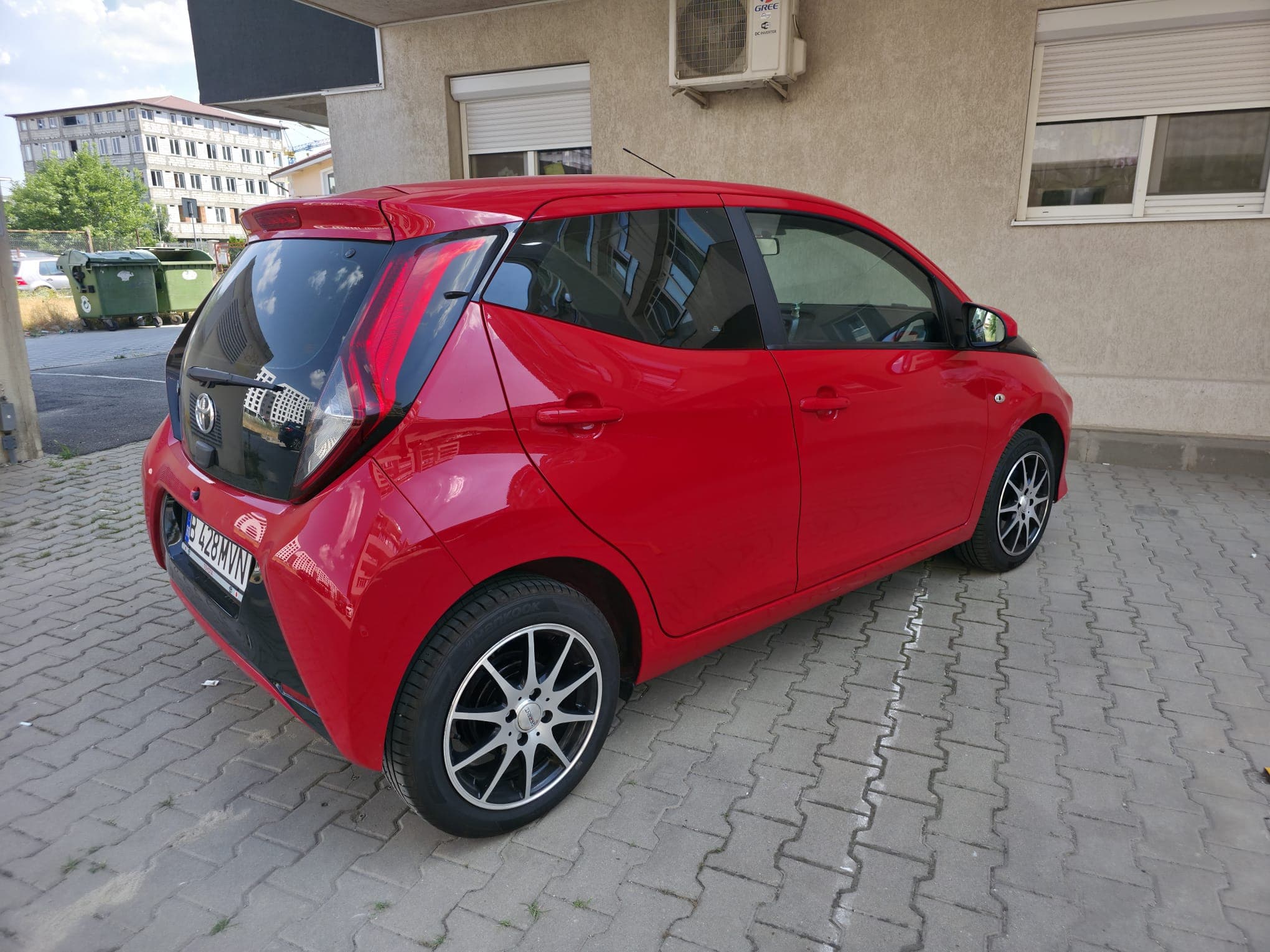 car-image