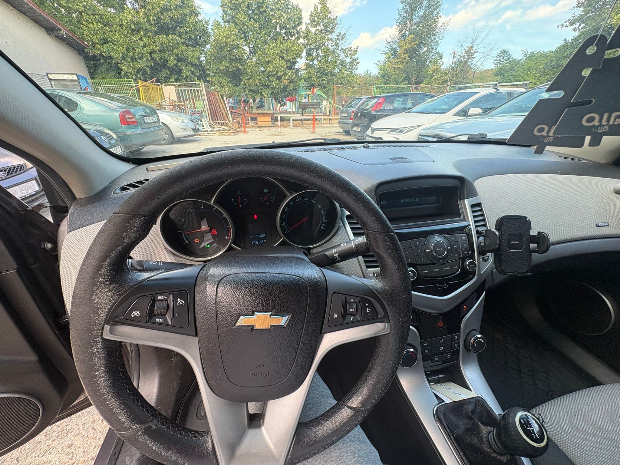 car-image