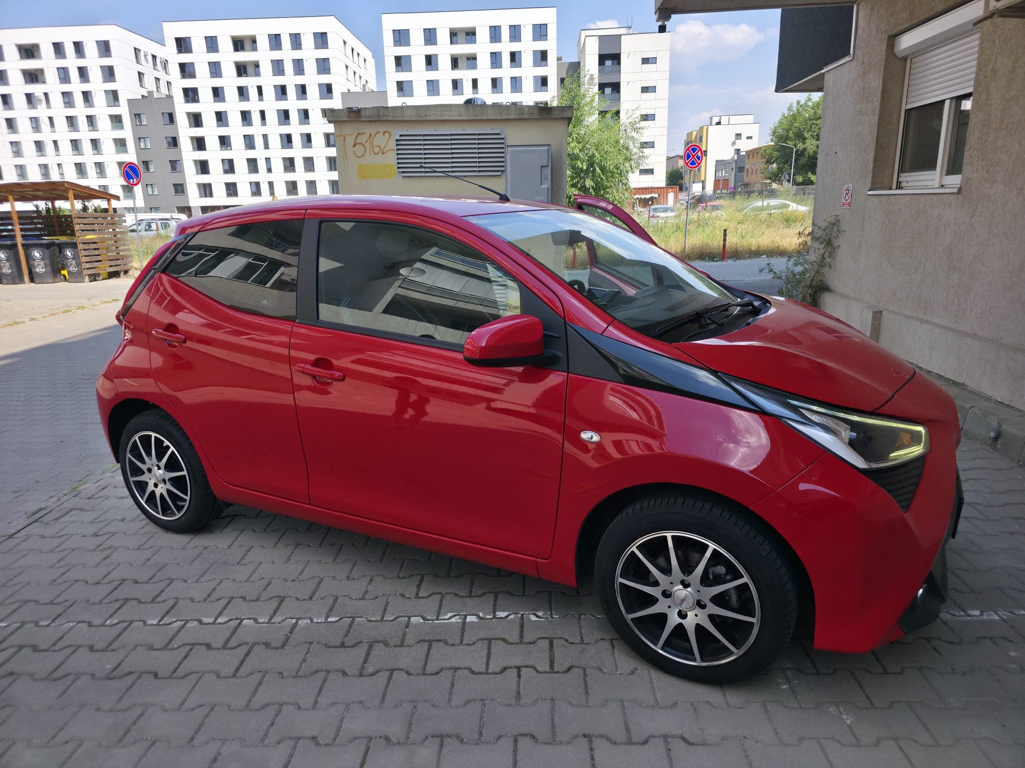 car-image