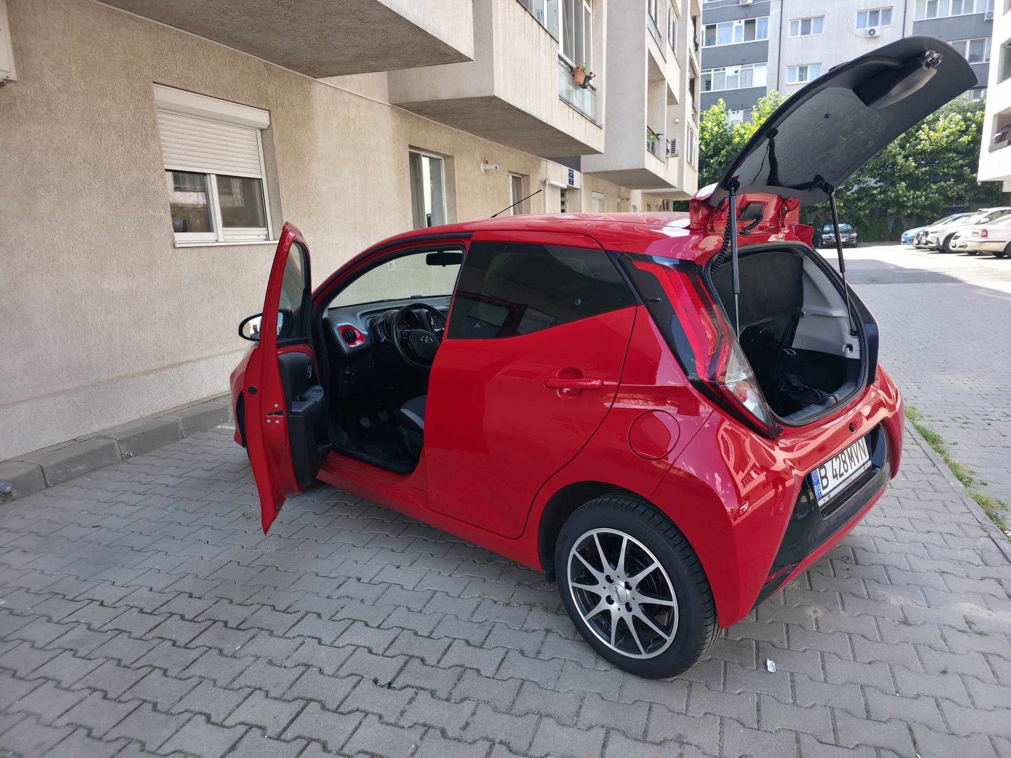car-image