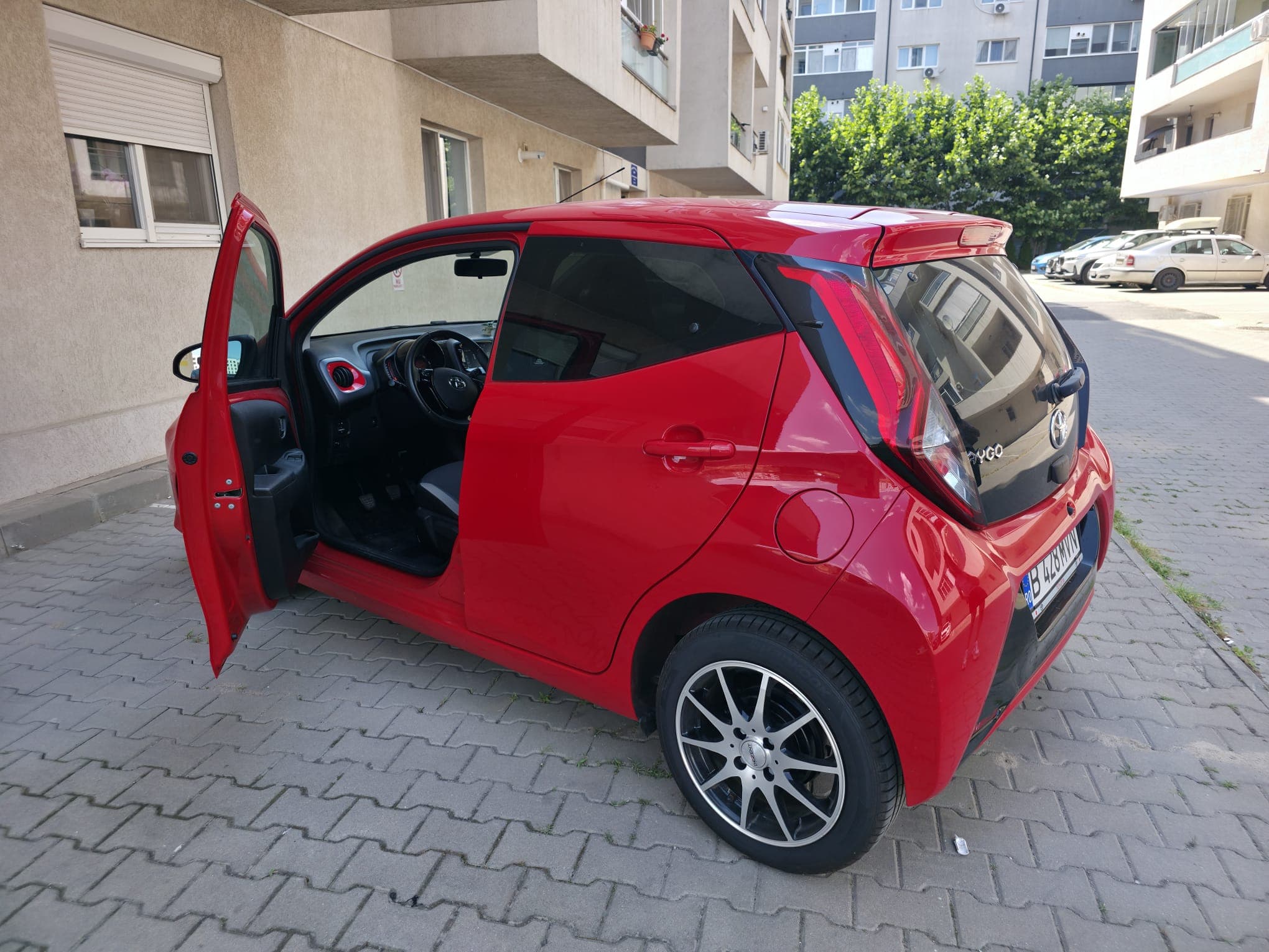 car-image